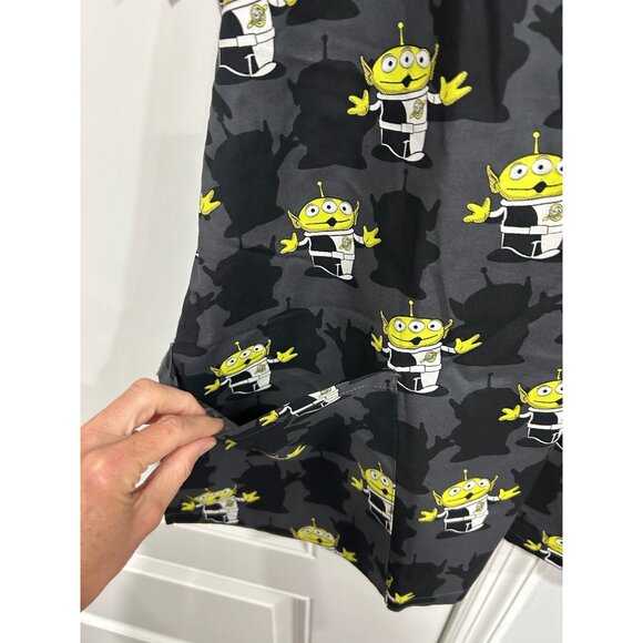 Disney Pixar Scrub Top NWT Gray Camouflage Alien Print Short Sleeve Sz 2XL - Picture 4 of 10